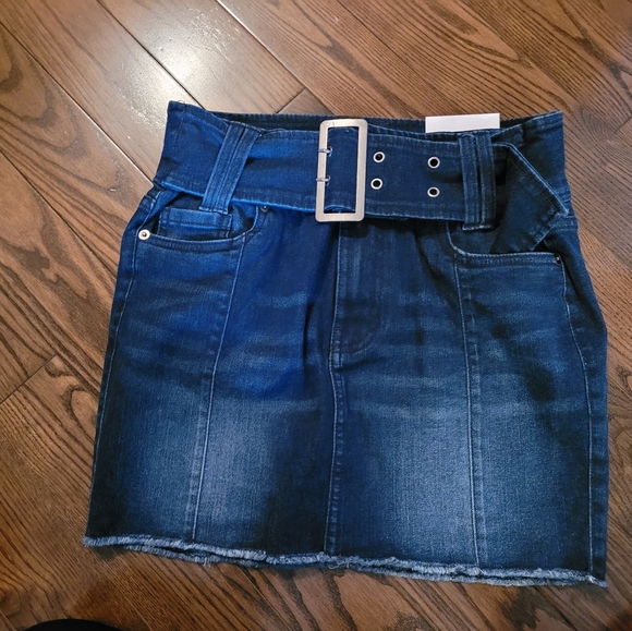 NWT Jean skirt with belt and fringed hem. - Picture 1 of 7